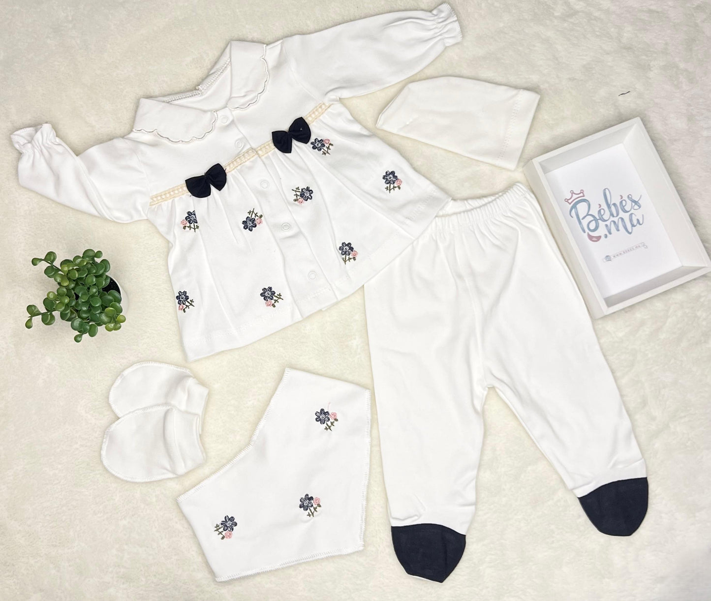 Ensemble de naissance de 5 pièces pour fille brodé - pack de naissance