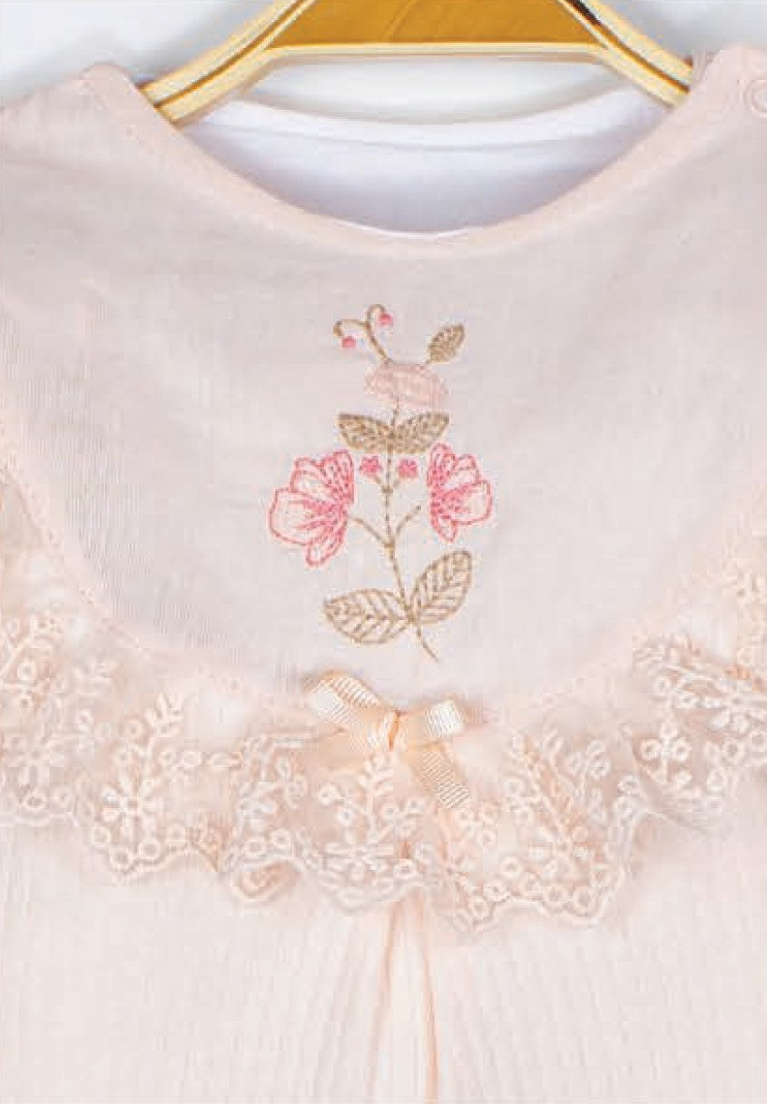 Grenouillère chic pour fille avec dentelles
