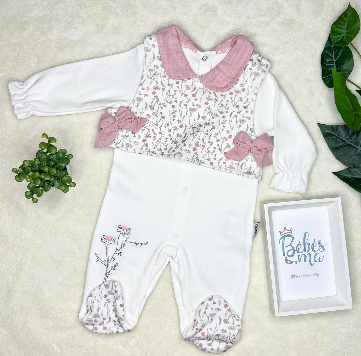 Grenouillère chic pour fille avec imprimé fleuri et col élégant