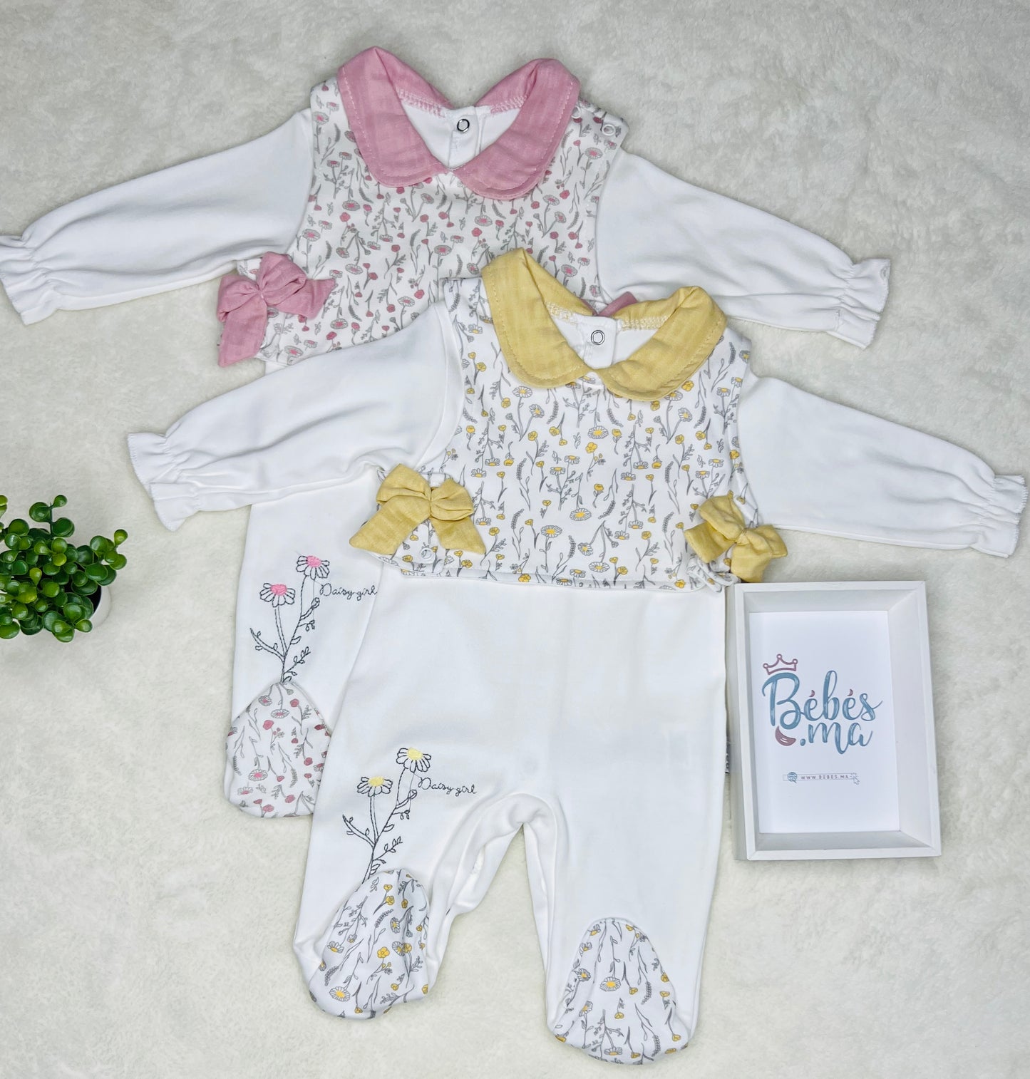 Grenouillère chic pour fille avec imprimé fleuri et col élégant