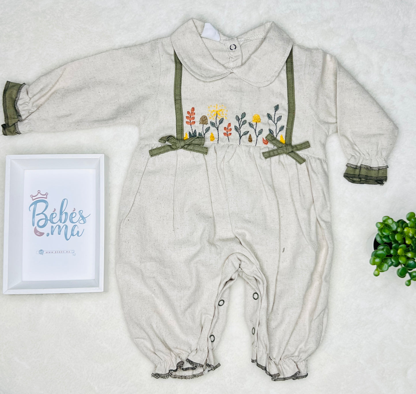 Barboteuse chic pour fille avec broderie