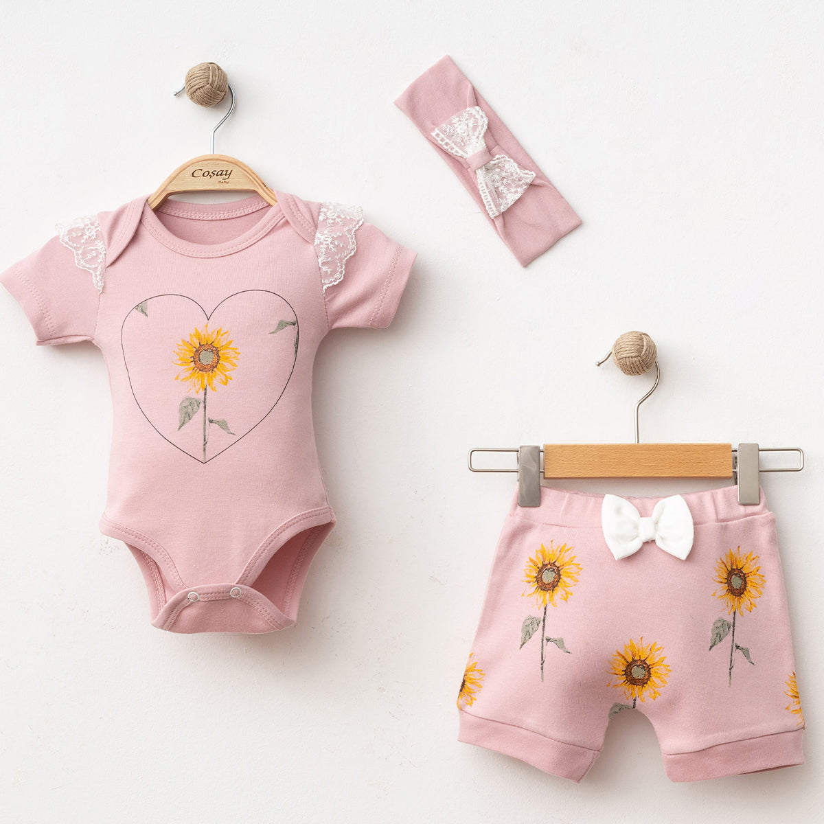 Ensemble Bébé Fille 3 Pièces – Haut, Short et Bandana