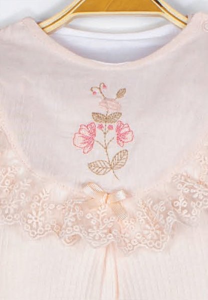 Grenouillère chic pour fille avec dentelles