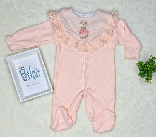 Grenouillère chic pour fille avec dentelles