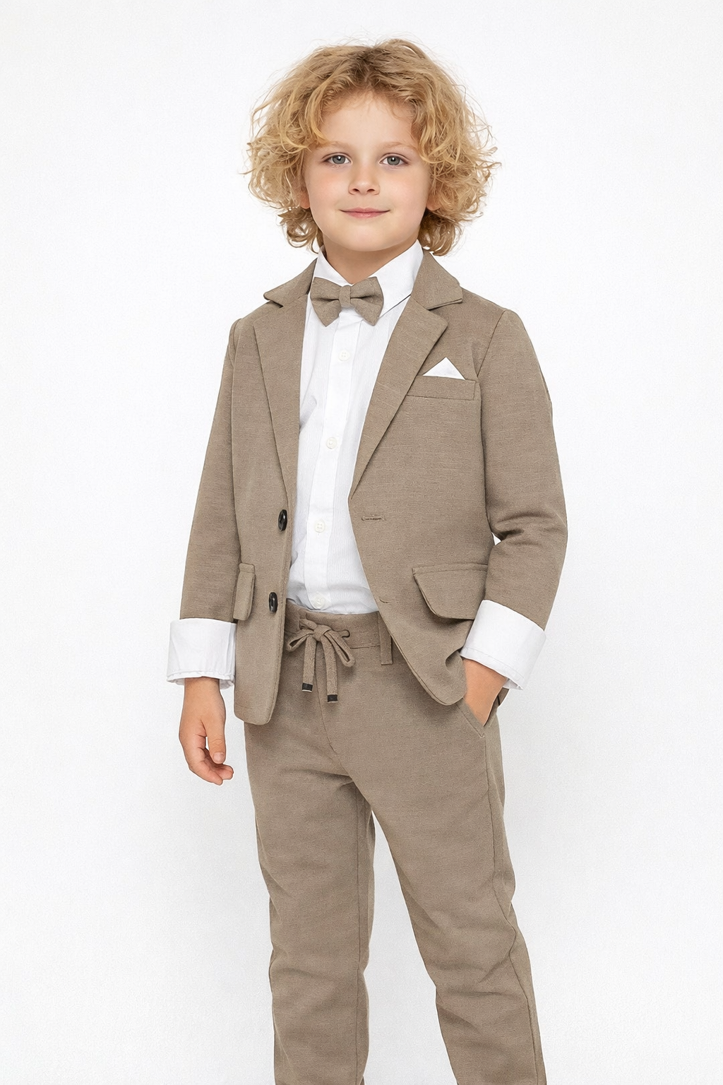 Costume raffiné 4 Pièces – Chemise, Pantalon, Veste & Nœud Papillon